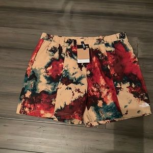 NWT - North Face XL print shorts relaxed fit with great colors